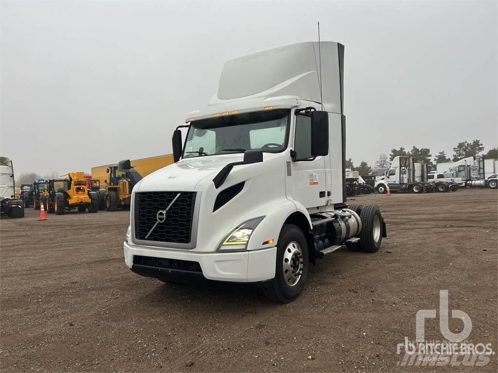 Volvo VNR42300 Тягачі