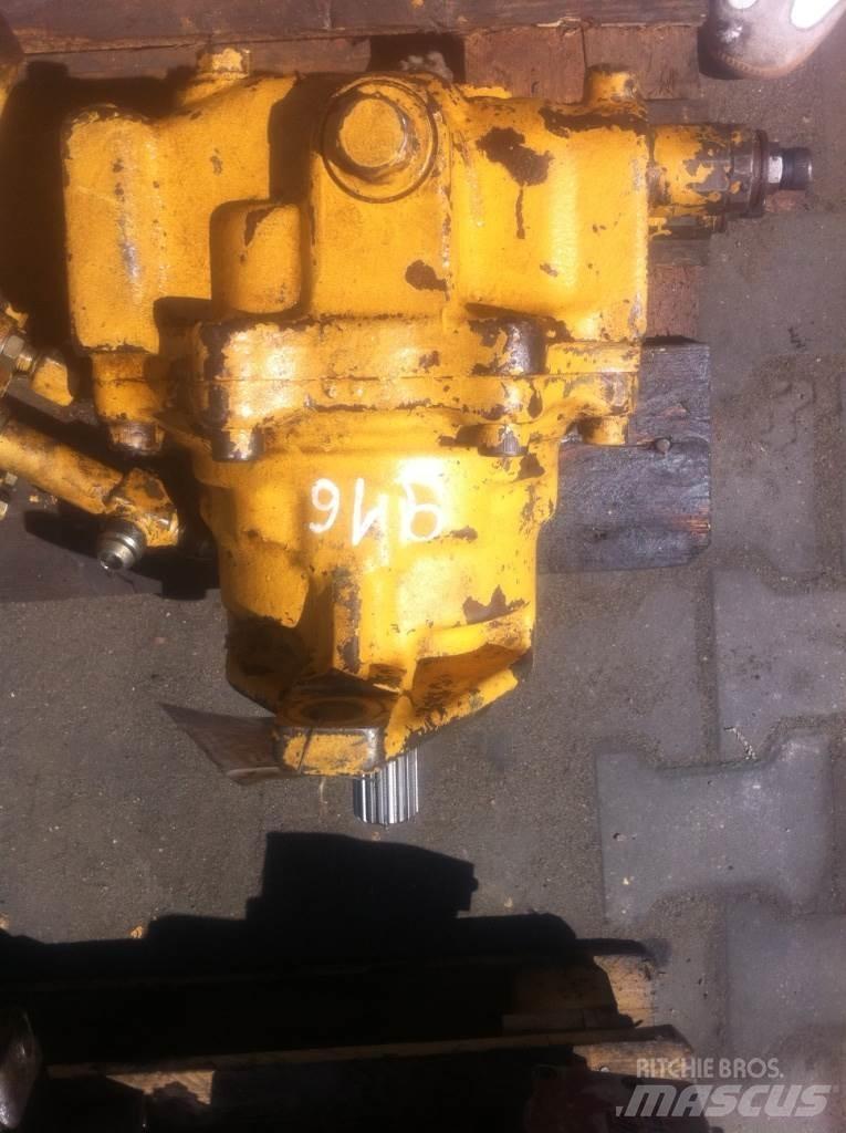 Komatsu E2153569 Двигуни