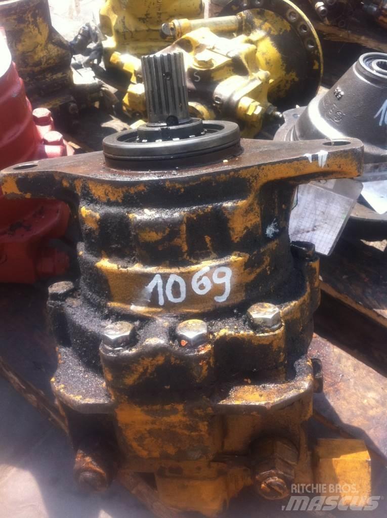 Komatsu MB90 Двигуни