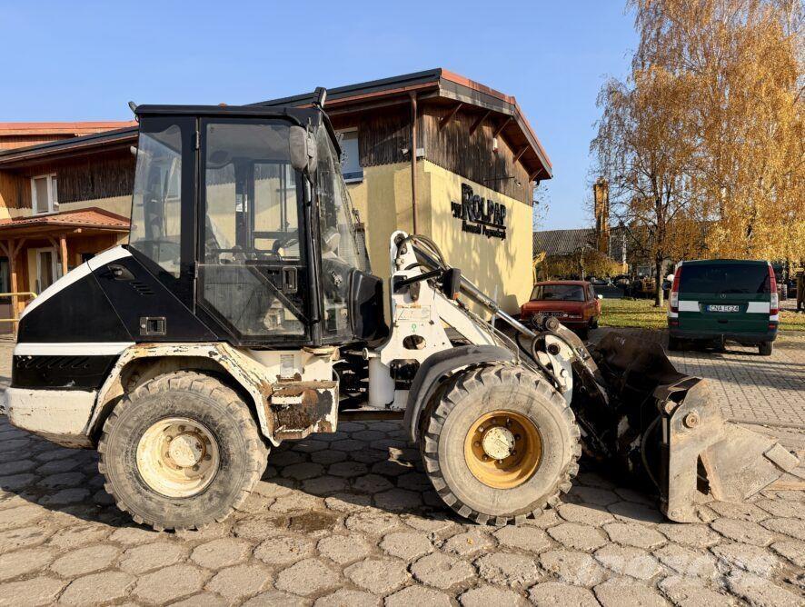 CAT 906 Фронтальні навантажувачі
