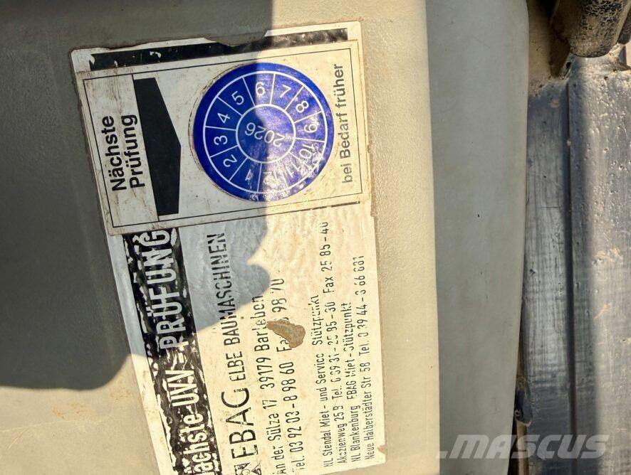 CAT 906 Фронтальні навантажувачі