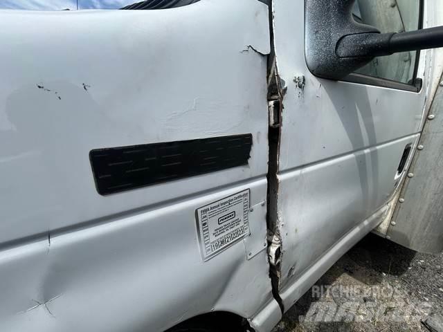 Ford E-350 Фургони