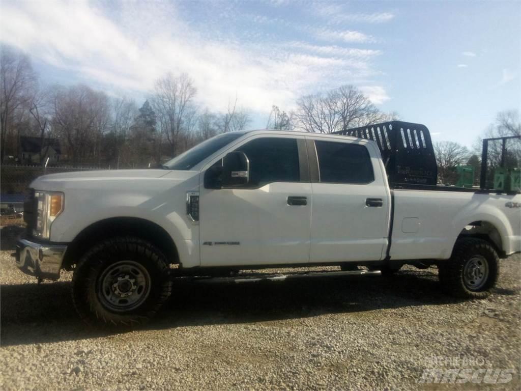 Ford F250 Пікапи / Бічне розвантаження