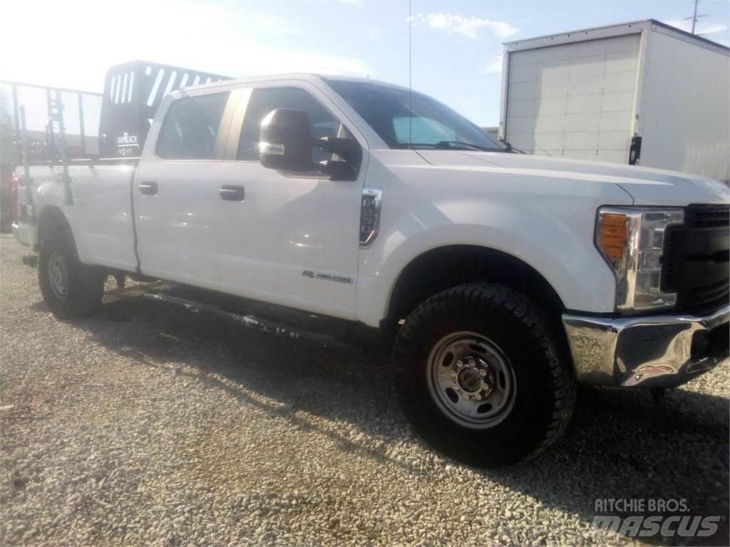 Ford F250 Пікапи / Бічне розвантаження