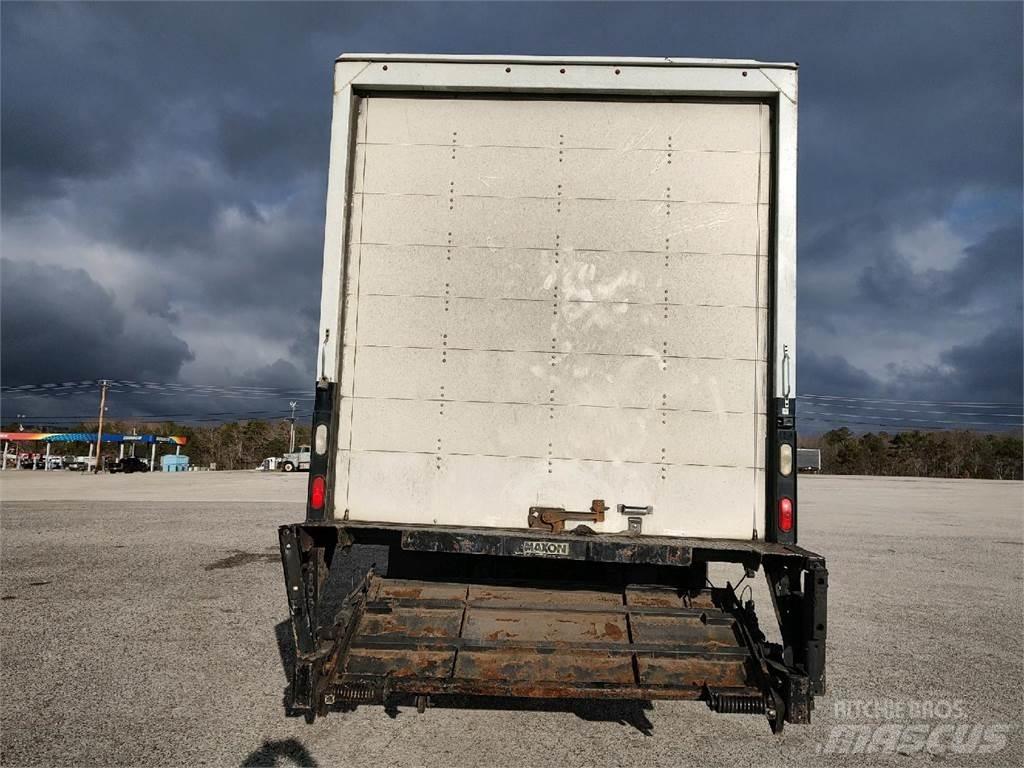 Freightliner M2 Фургони