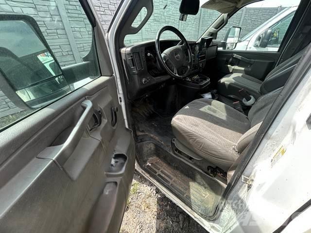 GMC Savana 4500 Фургони