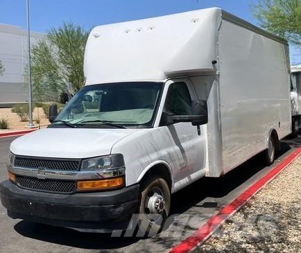 GMC Savana 4500 Фургони