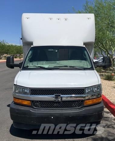 GMC Savana 4500 Фургони