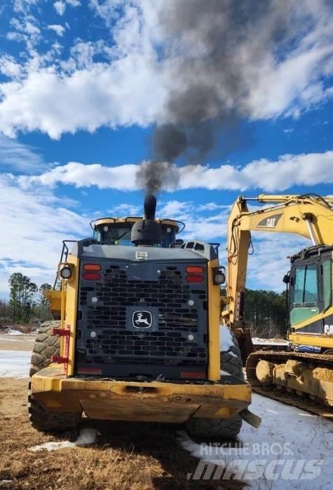 John Deere 824K Фронтальні навантажувачі