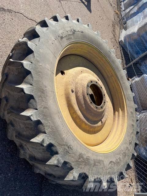 John Deere 8430 Трактори