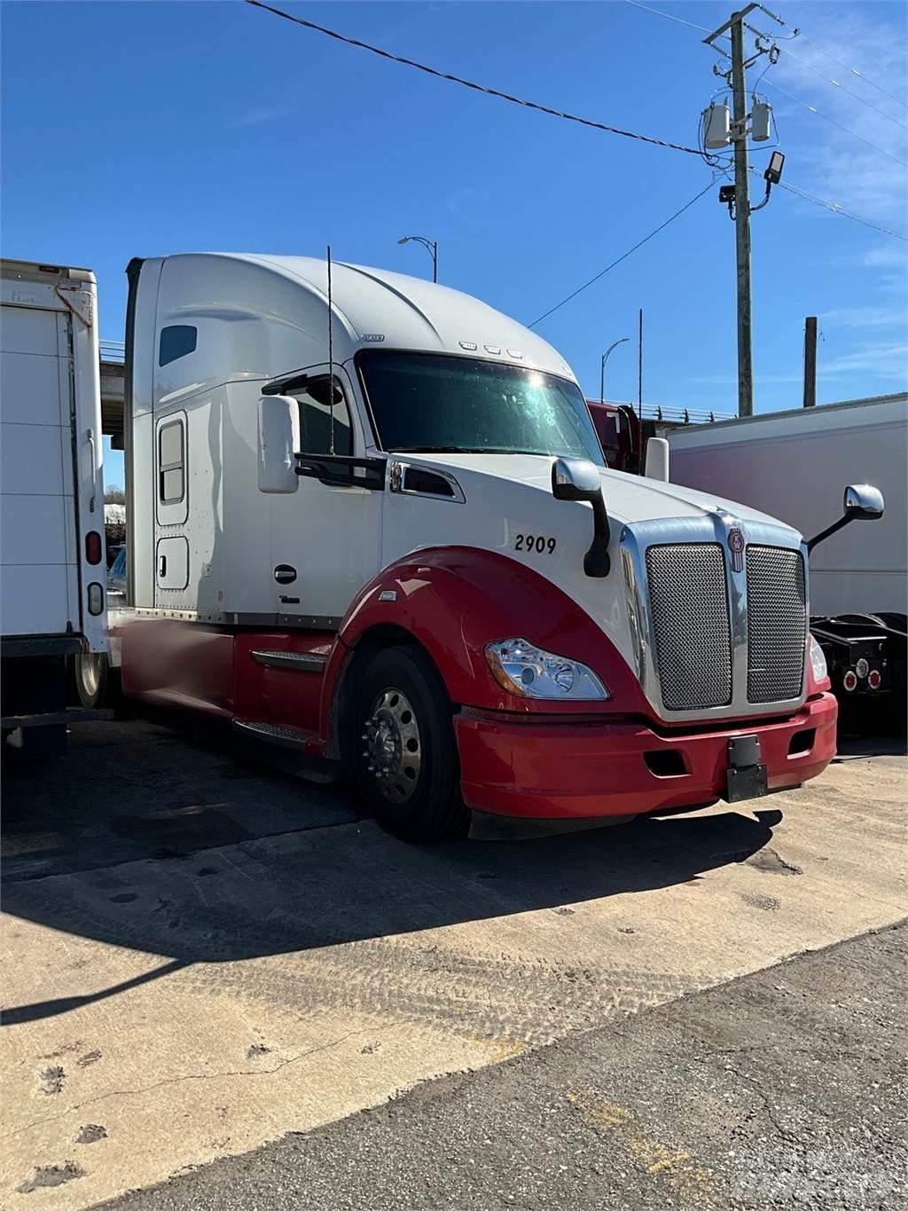 Kenworth T680 Тягачі