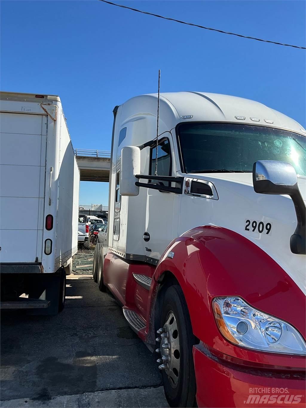 Kenworth T680 Тягачі