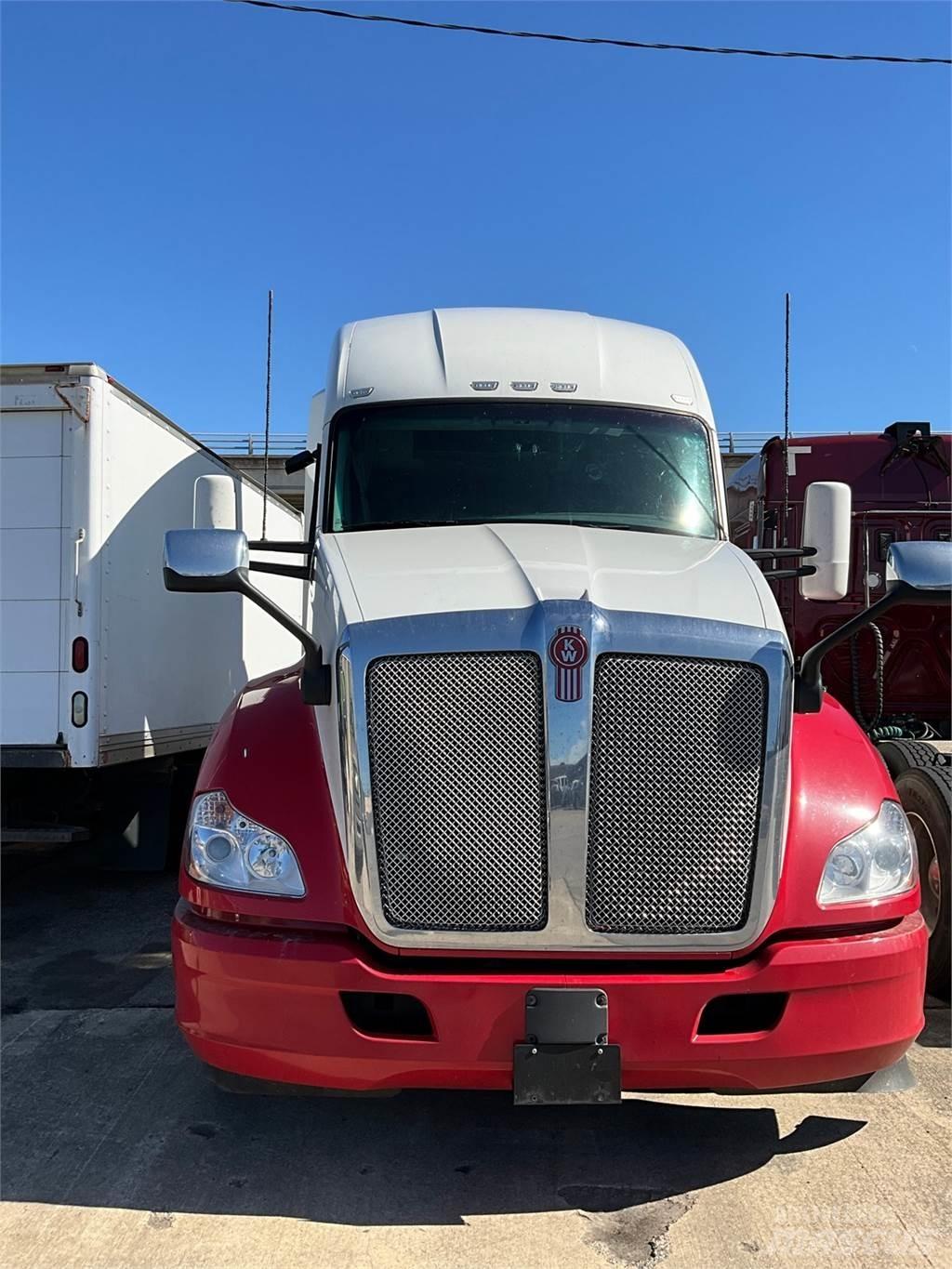 Kenworth T680 Тягачі