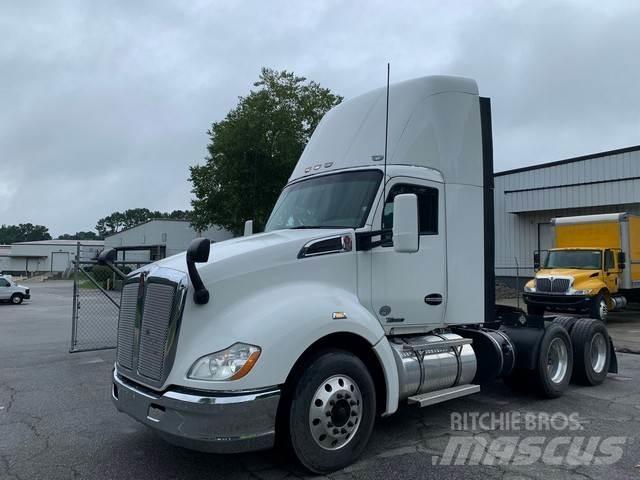 Kenworth T680 Тягачі