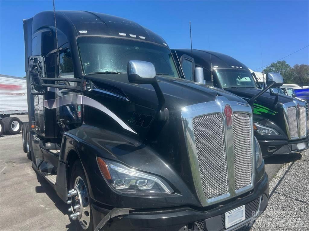 Kenworth T680 Тягачі