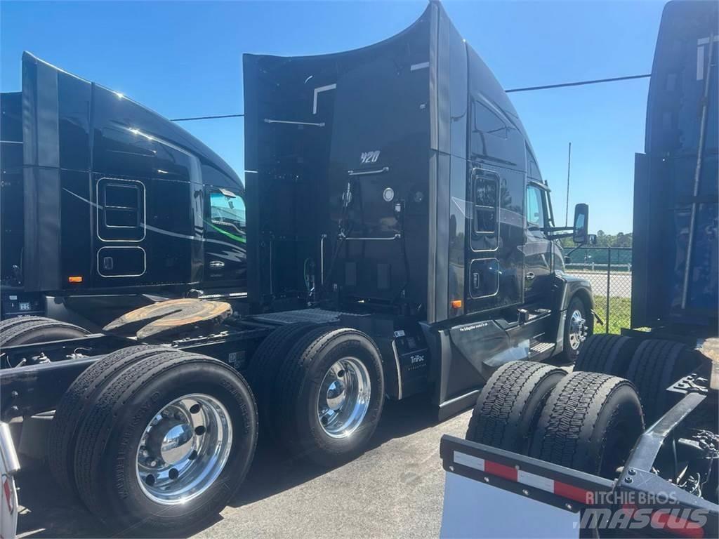 Kenworth T680 Тягачі