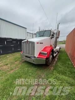 Kenworth T800W Тягачі