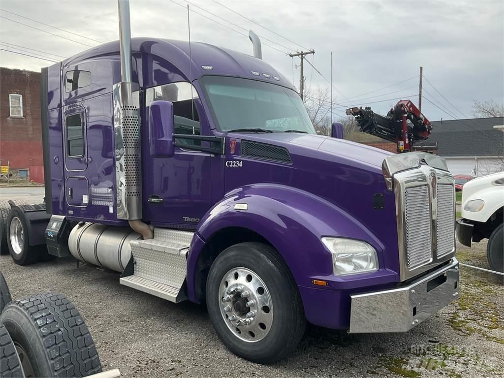 Kenworth T880 Тягачі