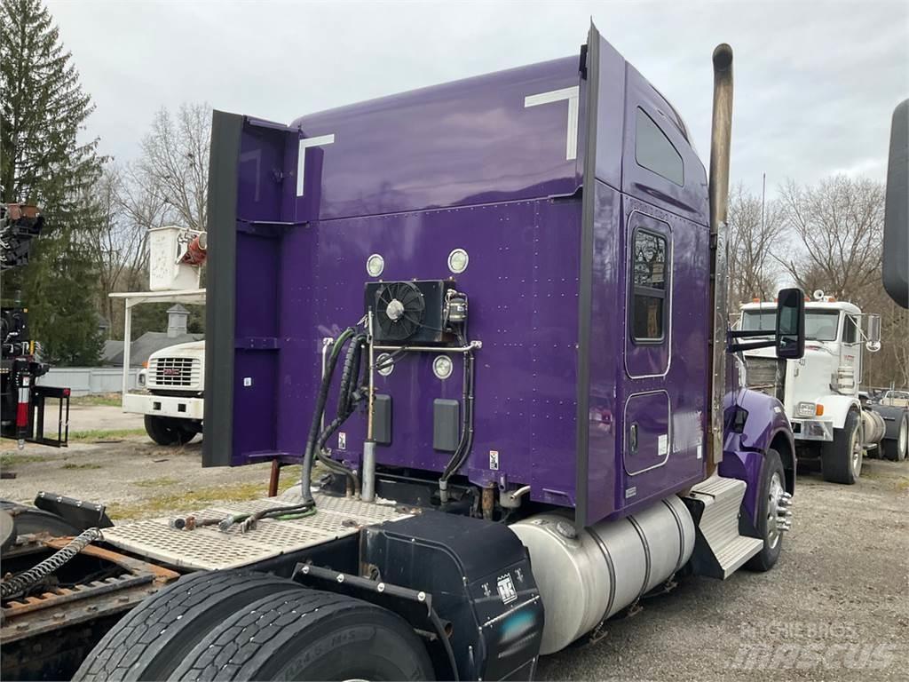 Kenworth T880 Тягачі