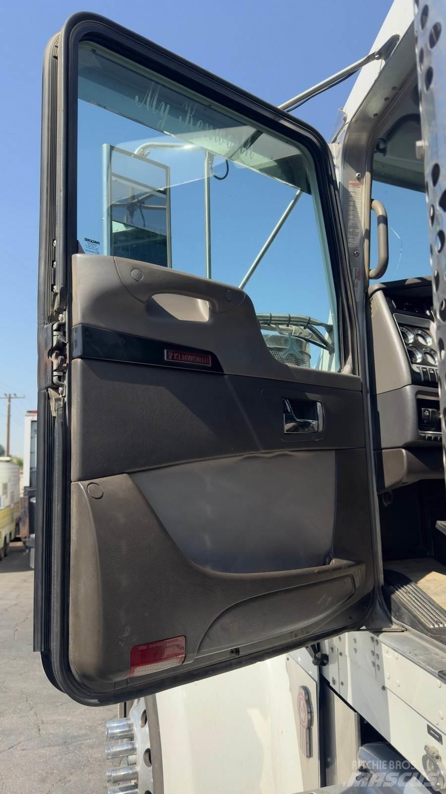 Kenworth W900 Тягачі