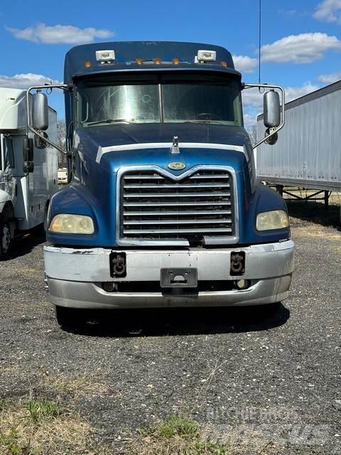 Mack CXN613 Тягачі