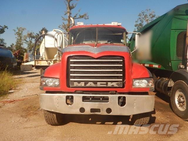 Mack GU713 Самоскиди