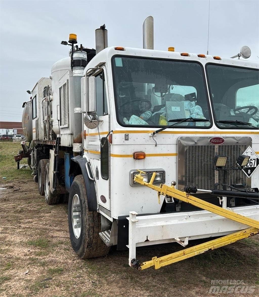 Peterbilt 320 Вантажівки / спеціальні