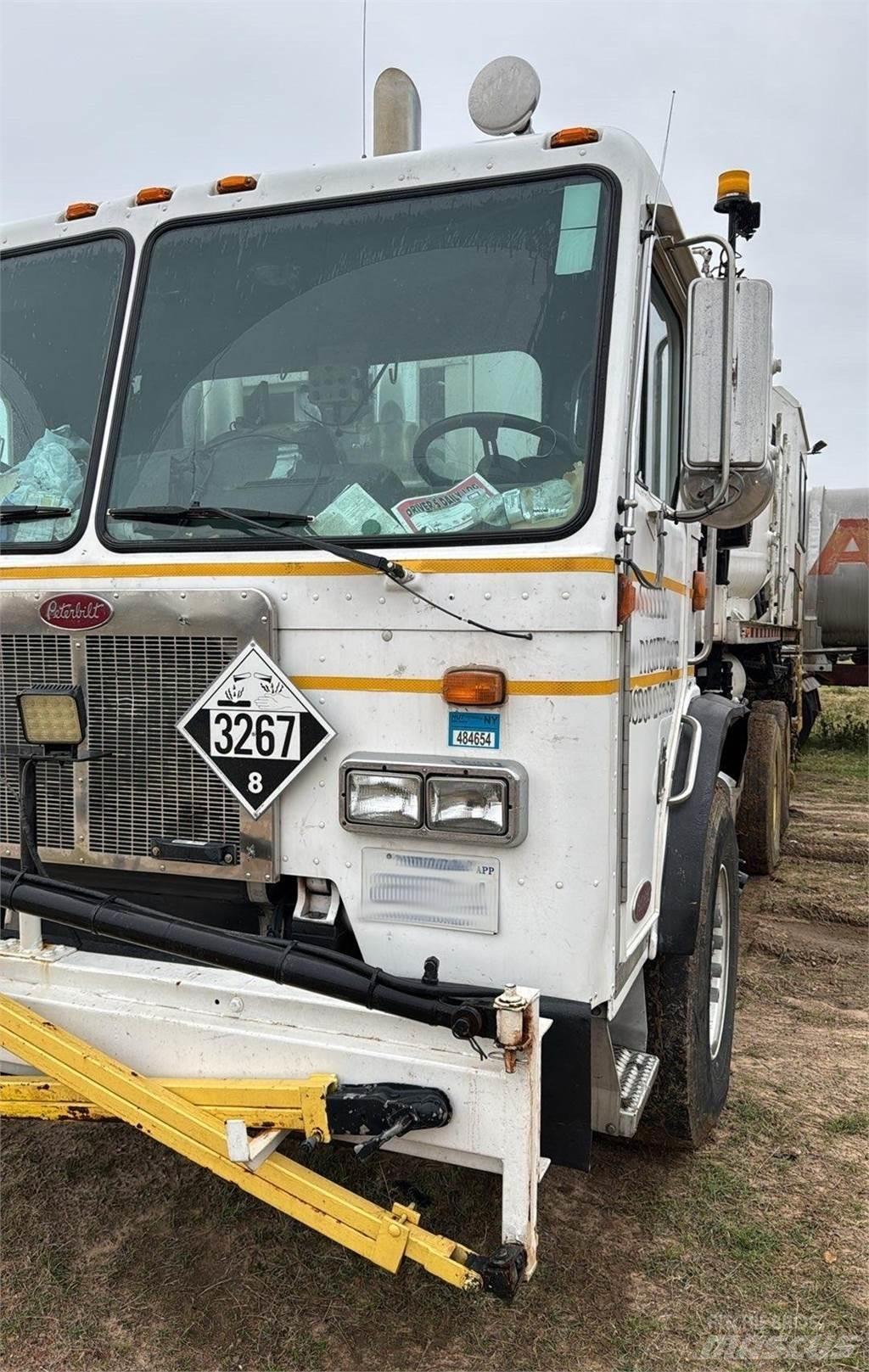 Peterbilt 320 Вантажівки / спеціальні