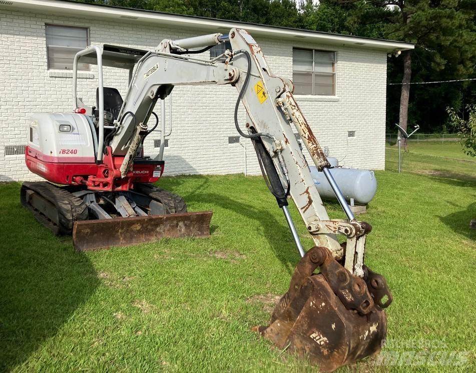 Takeuchi TB240 Середні екскаватори 7т. - 12т.