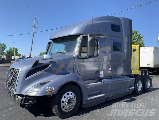 Volvo VNL 760 Тягачі