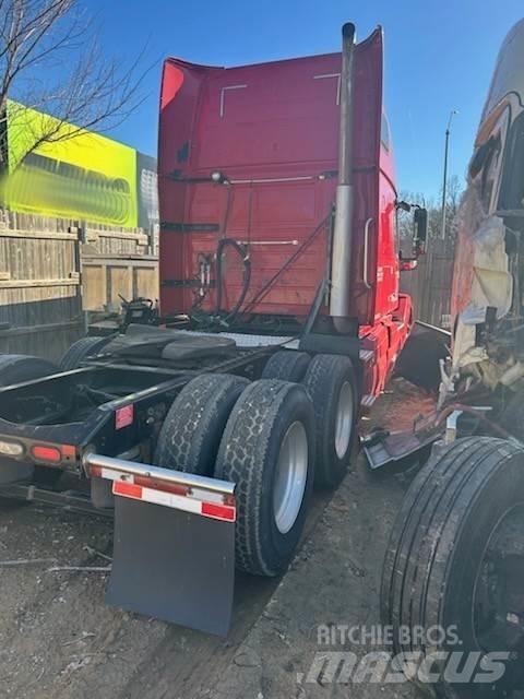 Volvo VNL64T670 Тягачі