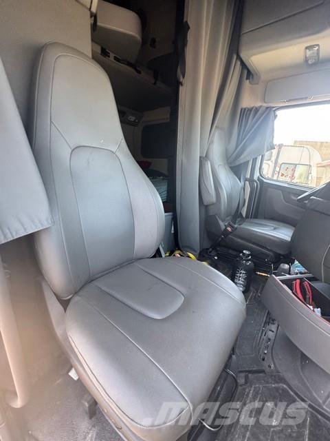 Volvo VNL64T670 Тягачі