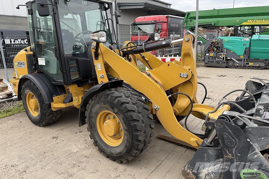 CAT 906 M Фронтальні навантажувачі