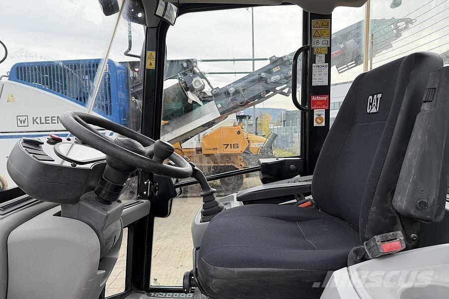 CAT 906 M Фронтальні навантажувачі