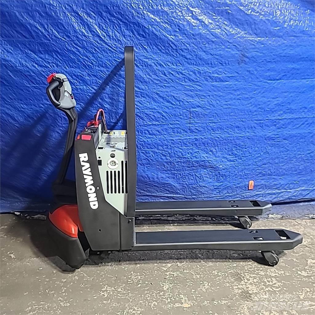 Raymond 8210 Ручні гідравлічні візки