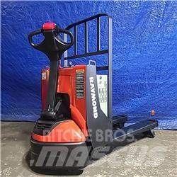Raymond 8210 Ручні гідравлічні візки