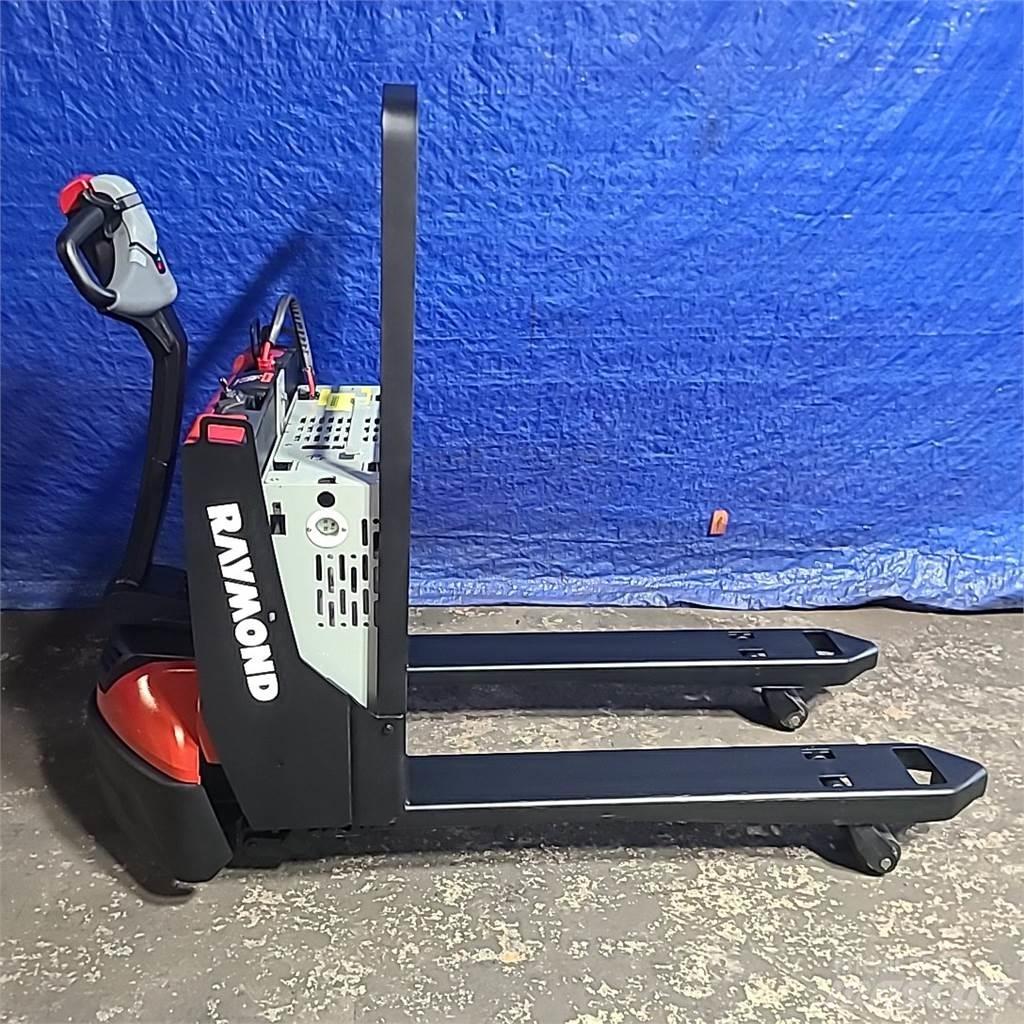 Raymond 8210 Ручні гідравлічні візки
