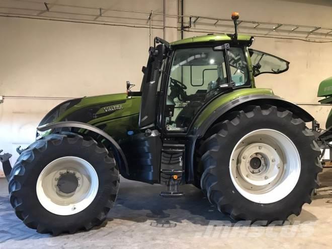 Valtra T235D Трактори