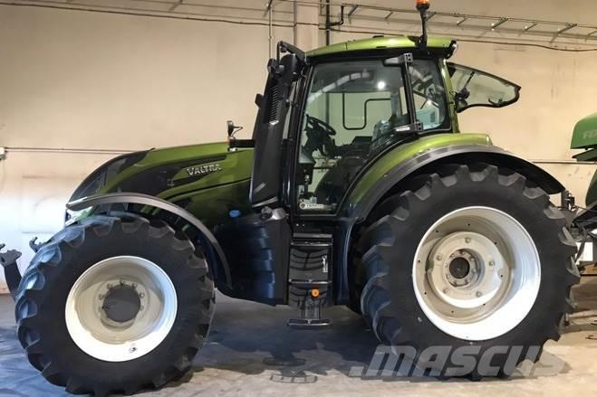 Valtra T235D Трактори