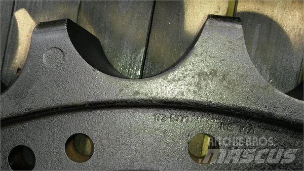CAT 1366968 Гусениці