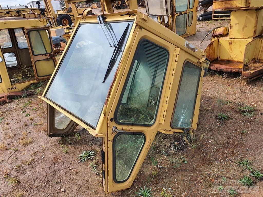 CAT 973 Кабіна