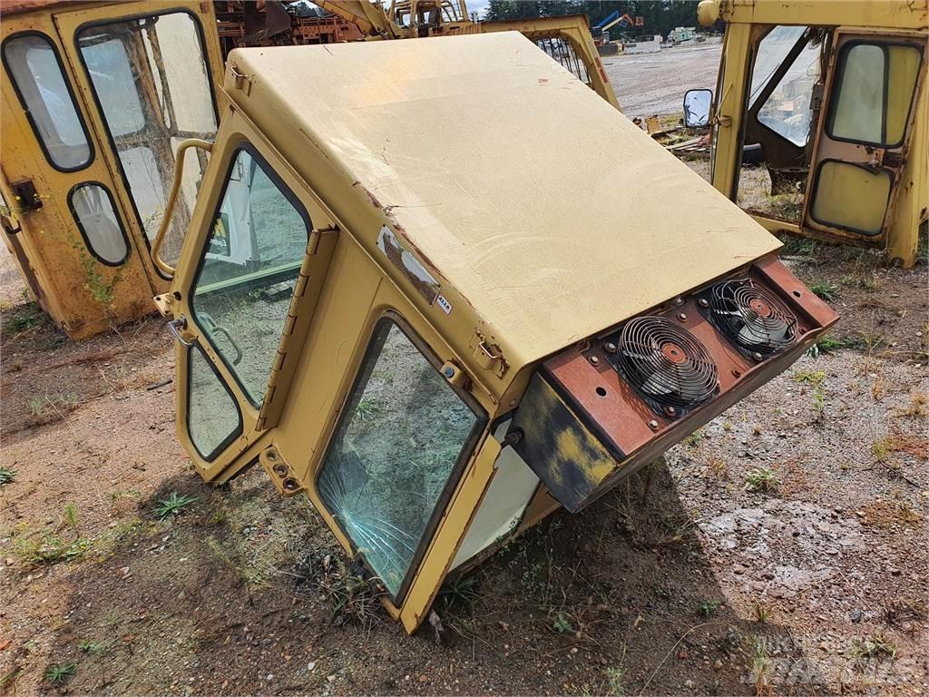 CAT 973 Кабіна
