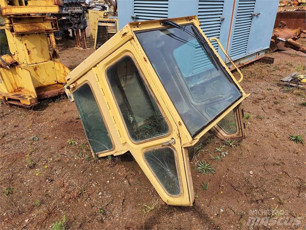 CAT 973 Кабіна