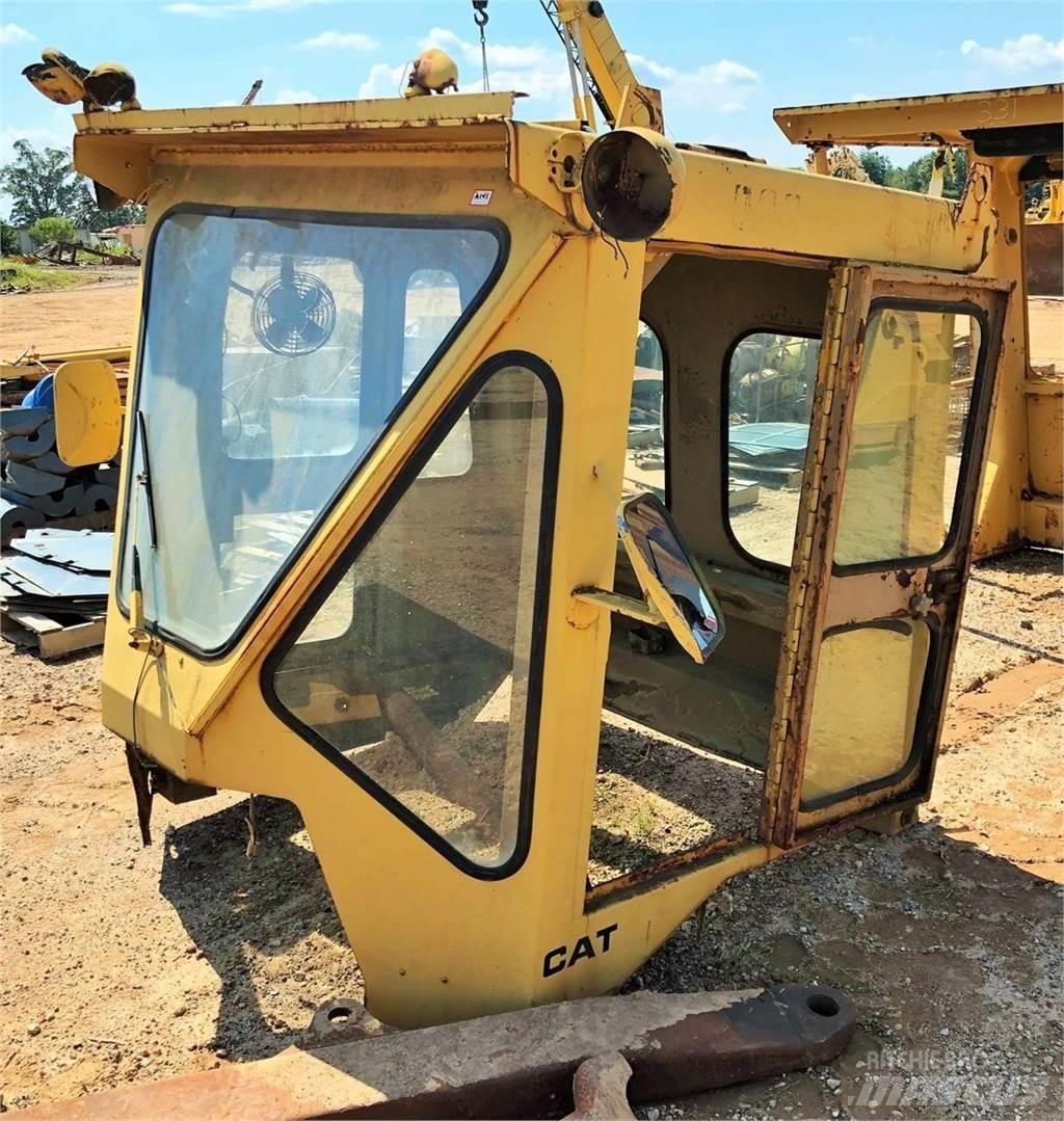 CAT 980C Кабіна