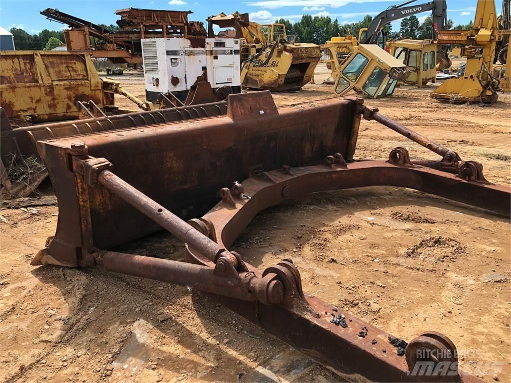 CAT D7 Леміші