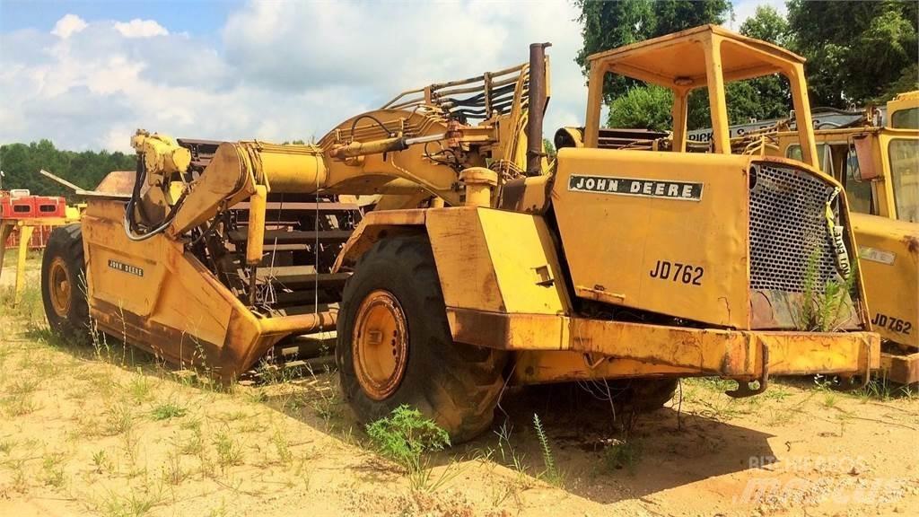 John Deere 762 Скрепери