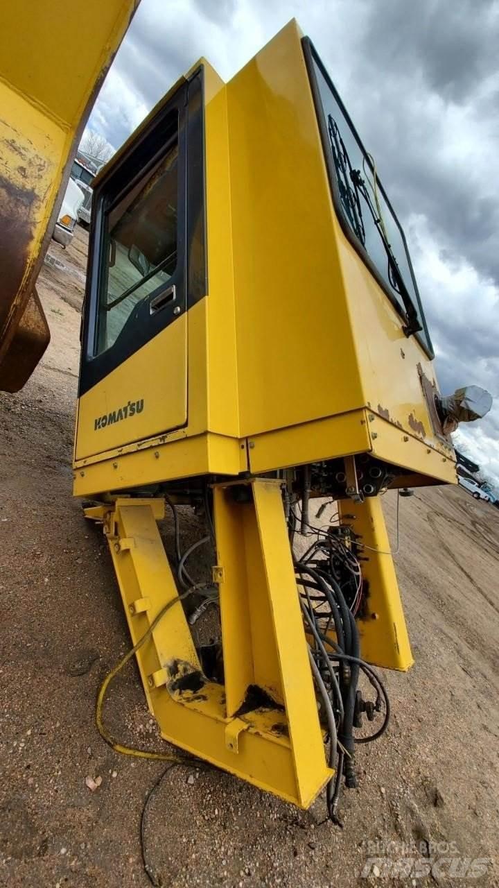 Komatsu WA1200 Кабіна