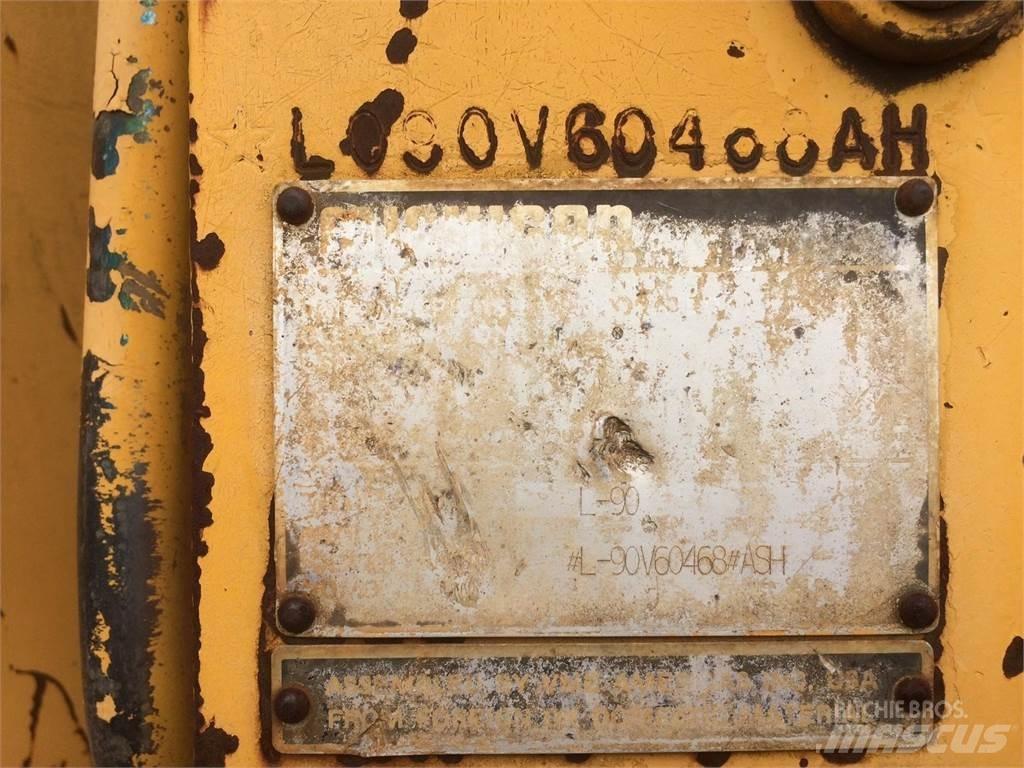Michigan L90 Фронтальні навантажувачі