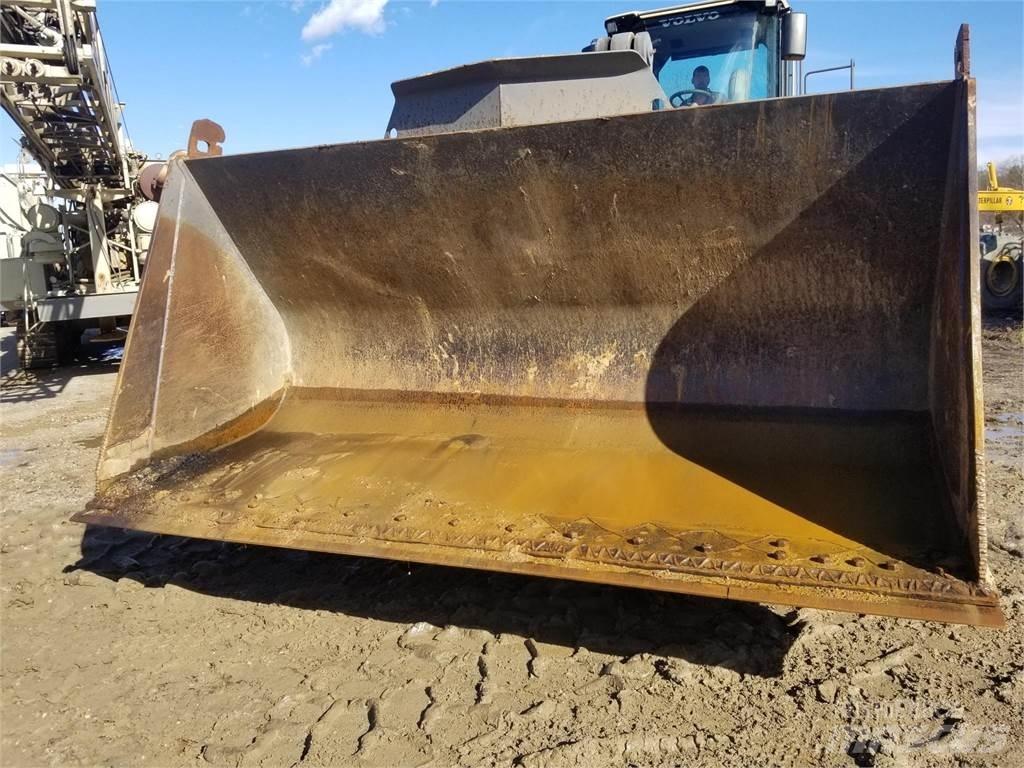 Volvo L180F Фронтальні навантажувачі
