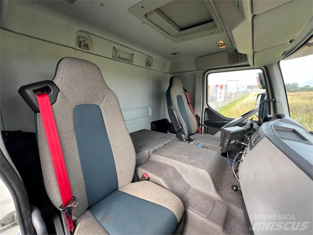 Volvo FE320 6x2*4 Фургони